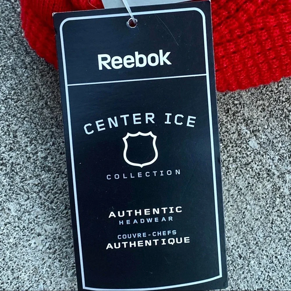 Chicago Blackhawks Hockey Girls‎ Red Reebok Reversible  Knit Hat New with Tags